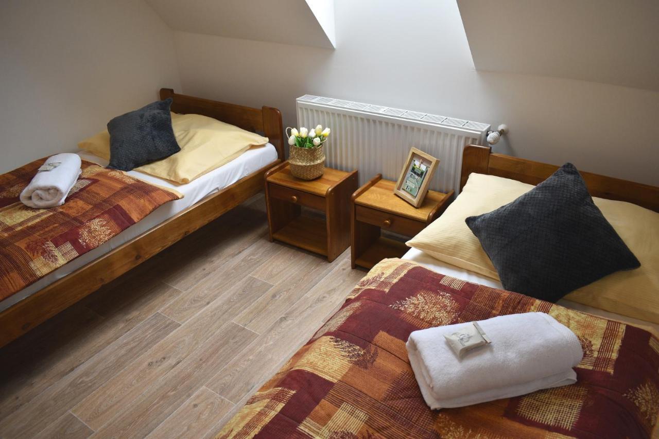 Apartman Ruzak Ruzova Buitenkant foto