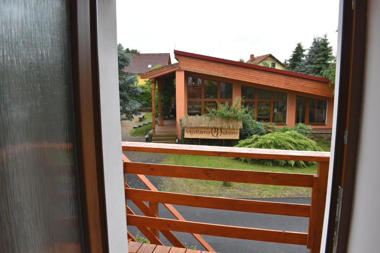 Apartman Ruzak Ruzova Buitenkant foto
