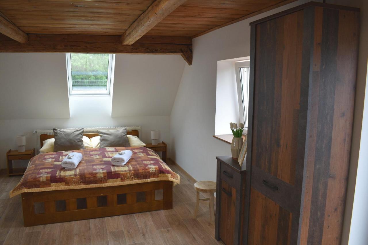 Apartman Ruzak Ruzova Buitenkant foto