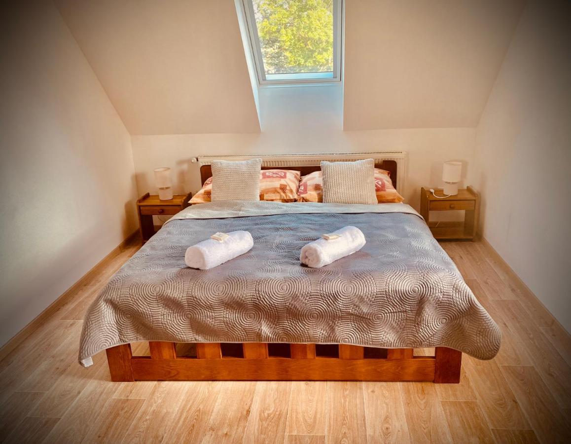 Apartman Ruzak Ruzova Buitenkant foto