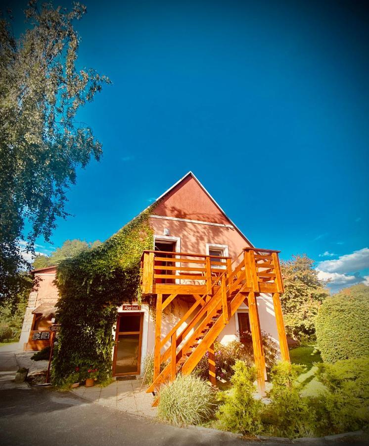Apartman Ruzak Ruzova Buitenkant foto