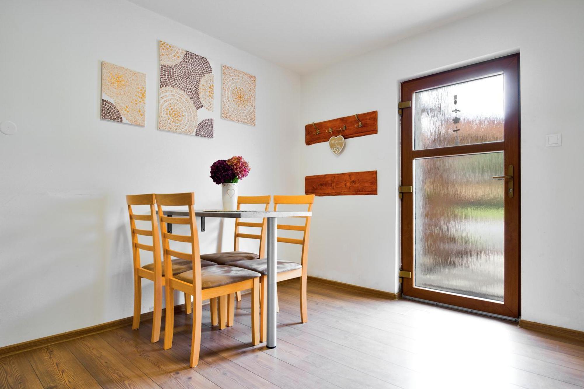 Apartman Ruzak Ruzova Buitenkant foto