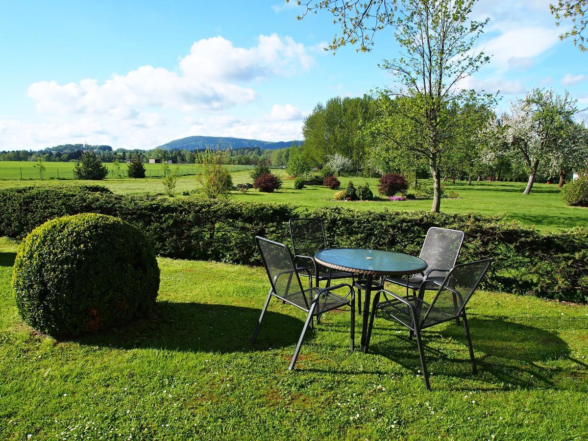Apartman Ruzak Ruzova Buitenkant foto