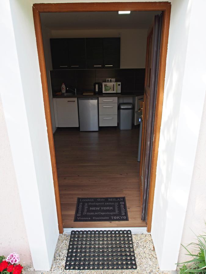 Apartman Ruzak Ruzova Buitenkant foto
