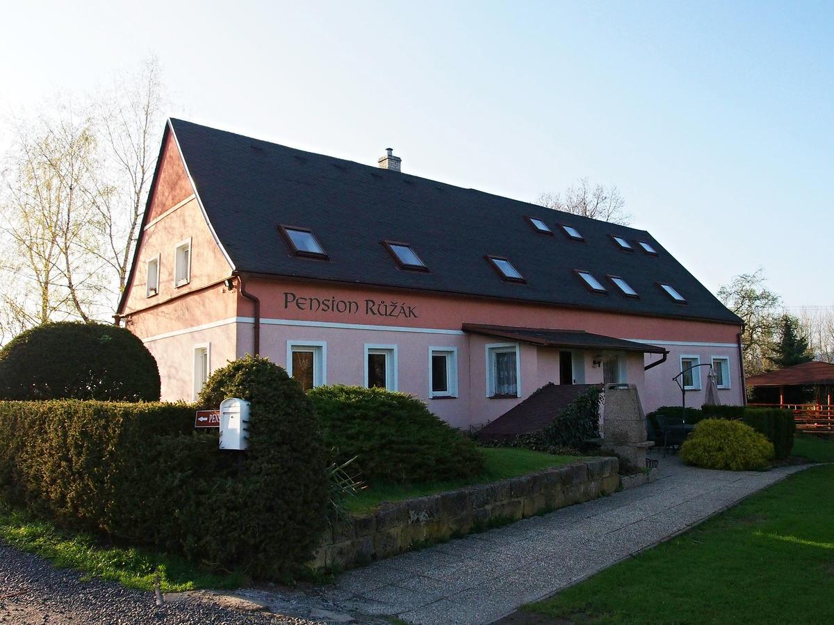 Apartman Ruzak Ruzova Buitenkant foto