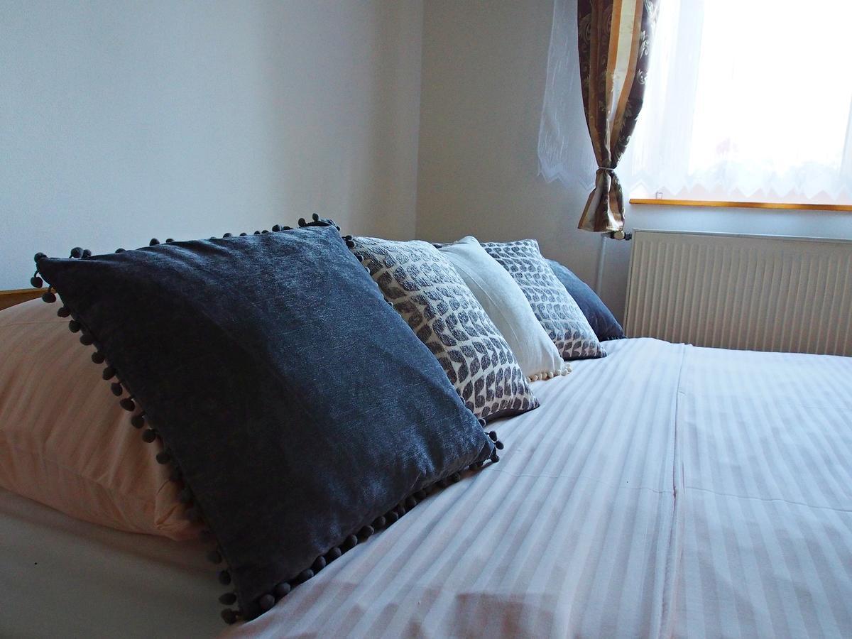 Apartman Ruzak Ruzova Buitenkant foto