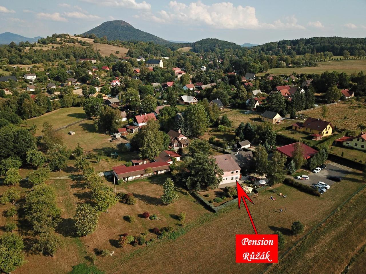 Apartman Ruzak Ruzova Buitenkant foto