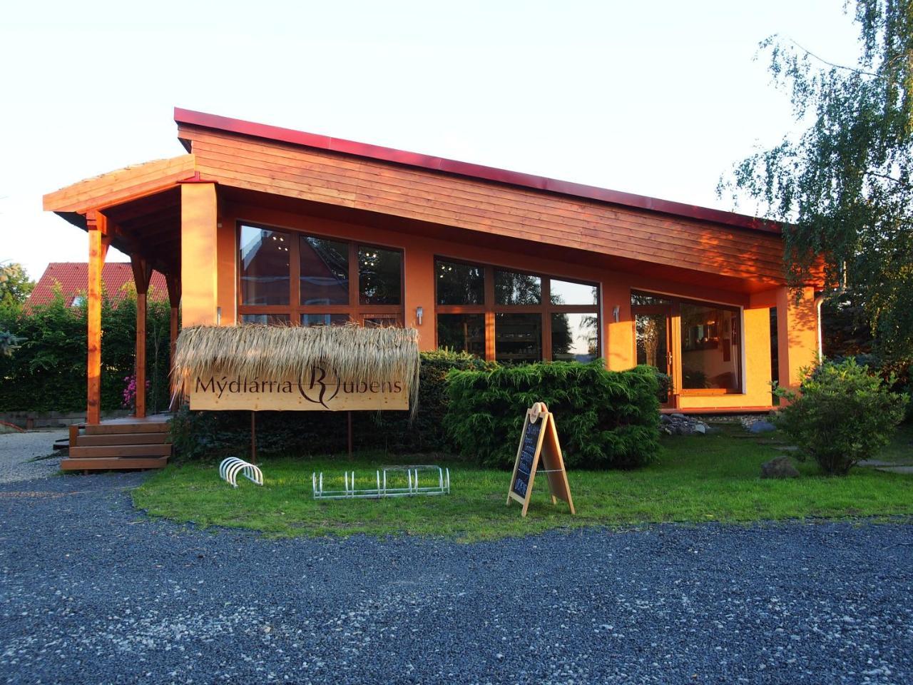 Apartman Ruzak Ruzova Buitenkant foto